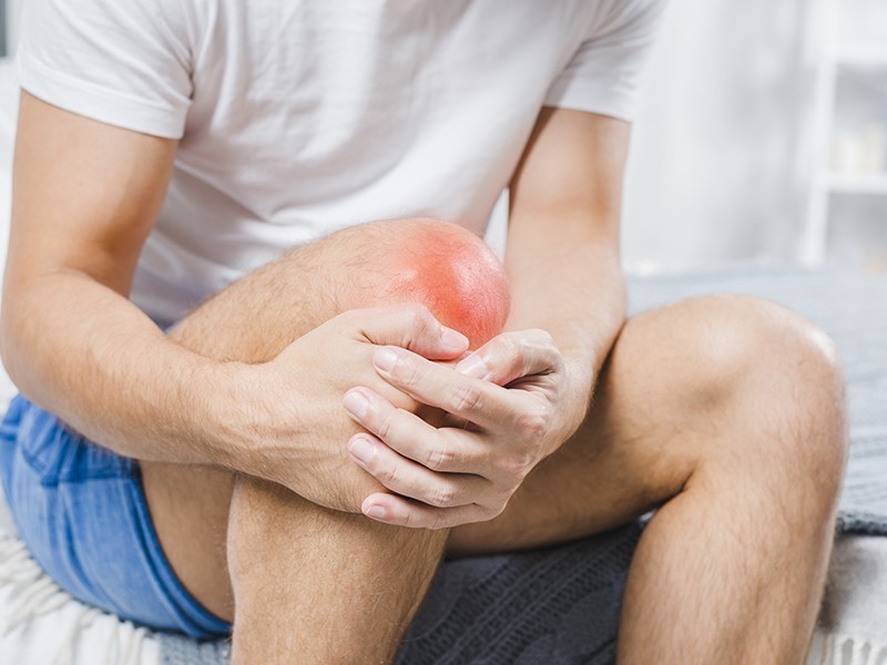 Біль у колінах: причини, симптоми та лікування