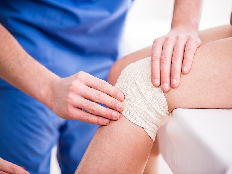 Біль у колінах: причини, симптоми та лікування