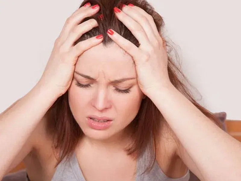 Чому болить голова в ділянці чола і як з нею впоратися?